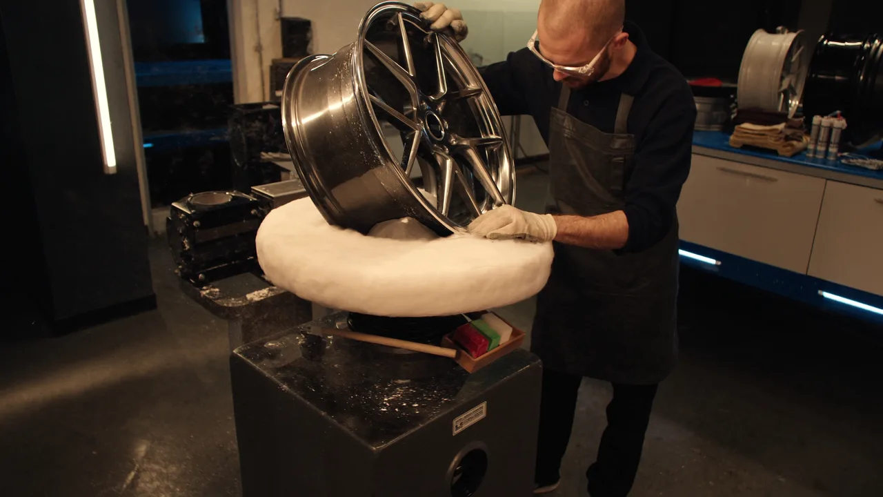 Felgenbett polieren – Kfz – Redline Wheelworks
