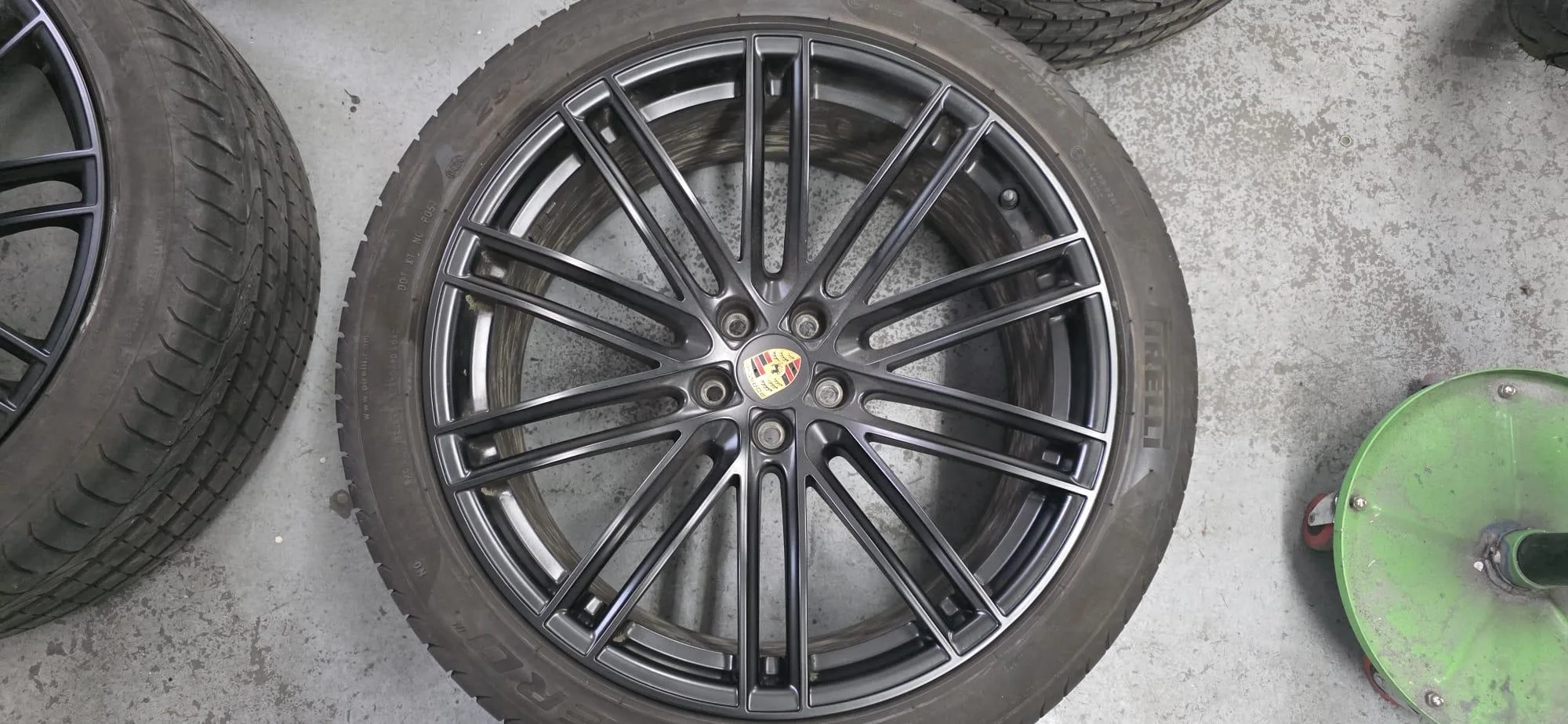 Porsche Detail 2 – Makellose Oberfläche nach Profi-Lackierung