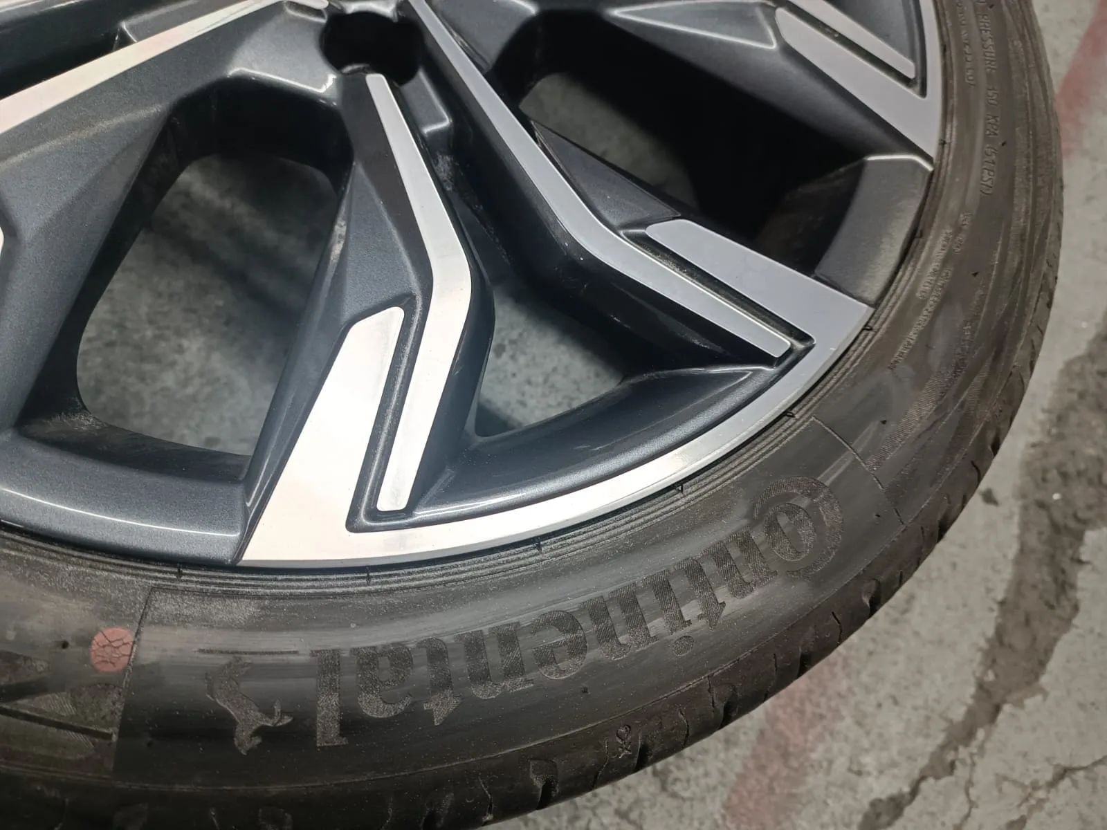 Bicolor-Felge Nachher – Perfekt aufbereitete Zweifarbenlackierung mit Hochglanz-Finish